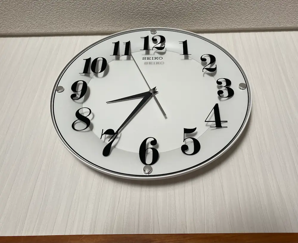 壁掛け時計を買い換えました